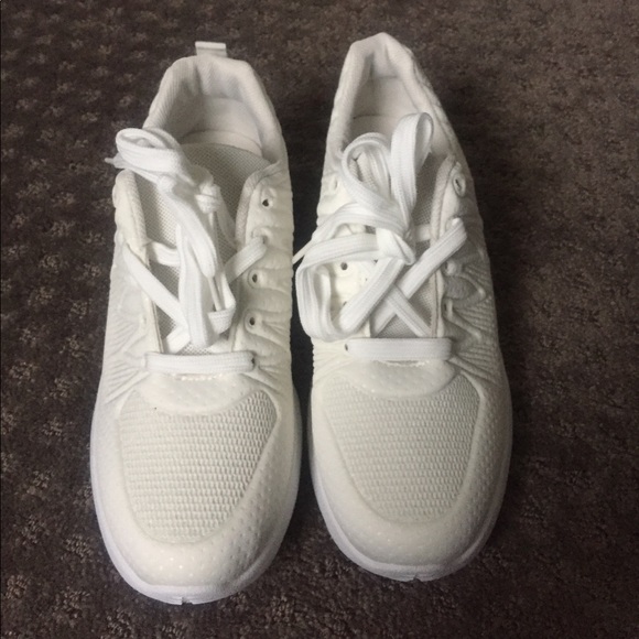 White trainers - Picture 2 of 5